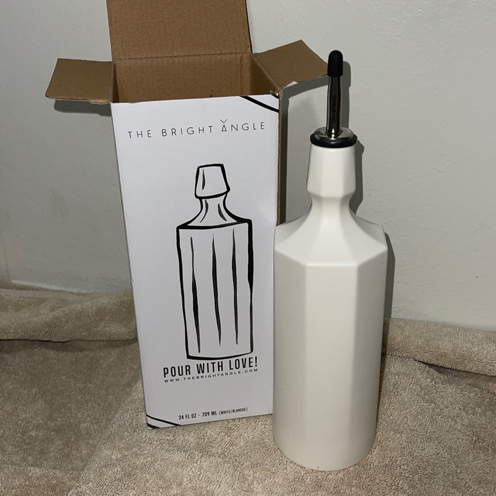 The Bright Angle Cooking Oil Dispenser/Bottle